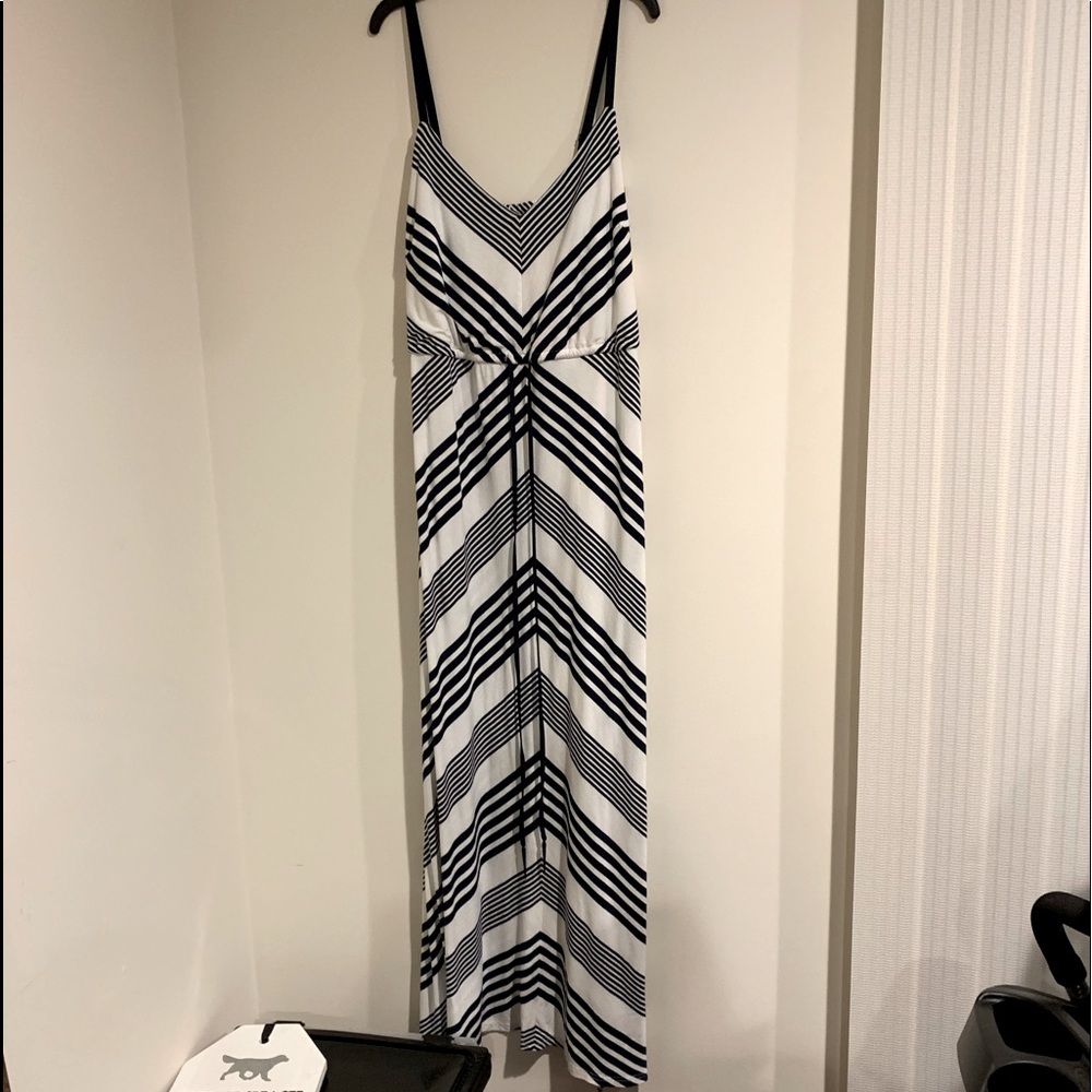 👗 Maxi Dress (Fits like a Medium!)